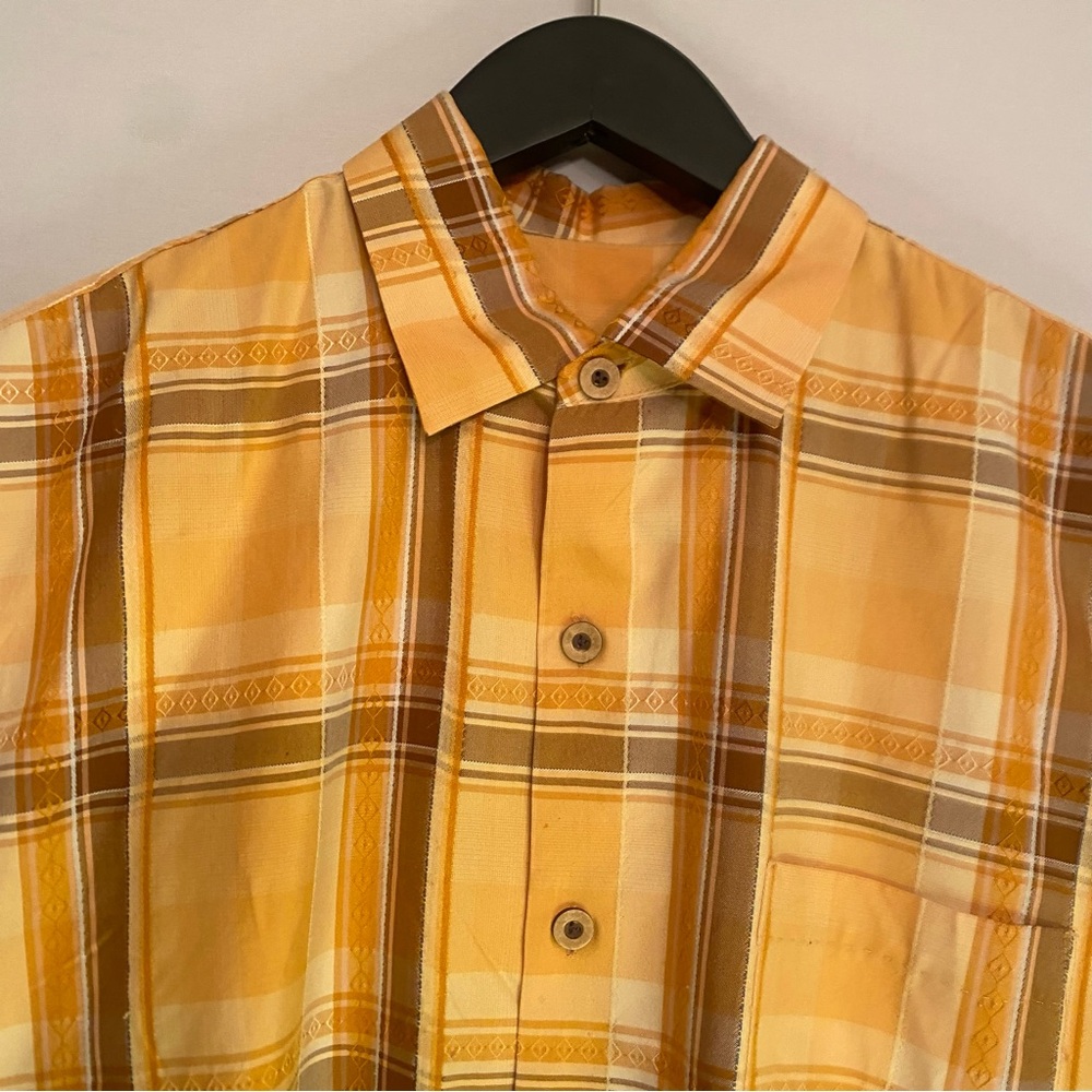 Tommy Bahama  size large 100% silk men’s short sleeve button down shirt